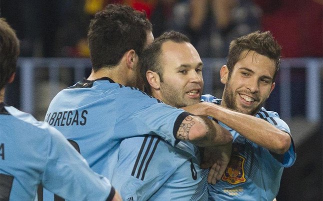 Iniesta: Tôi và Alba rất...hợp nhau